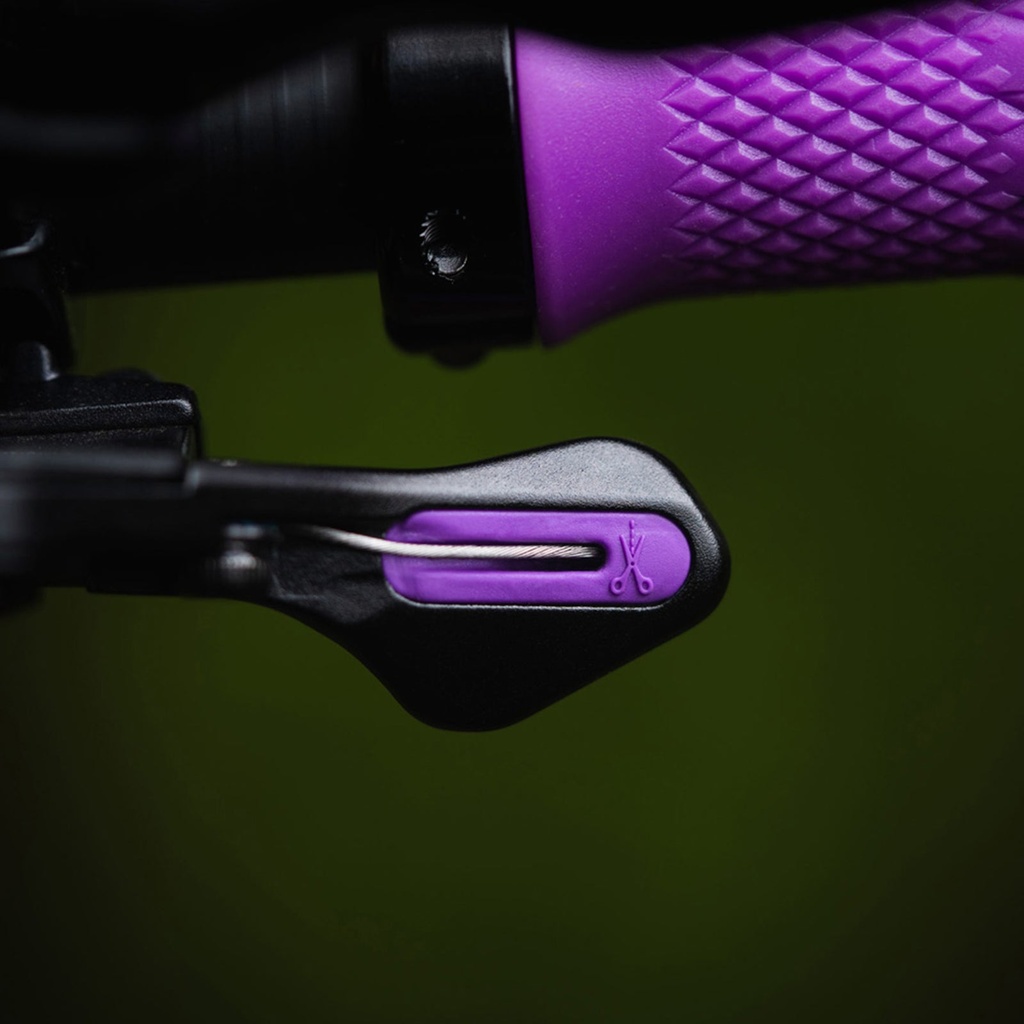 OneUp Gallery 4 - OneUp-Components_V3Remote_DetailCut.jpg