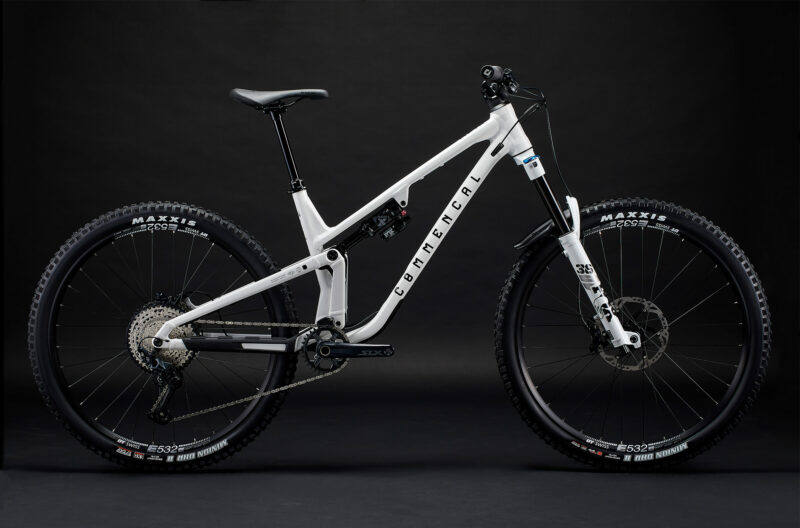 META V5 ESSENTIAL PURE WHITE - Imagen 2