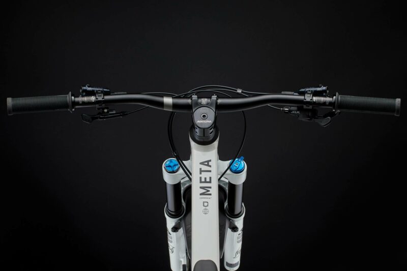 META V5 ESSENTIAL PURE WHITE - Imagen 10