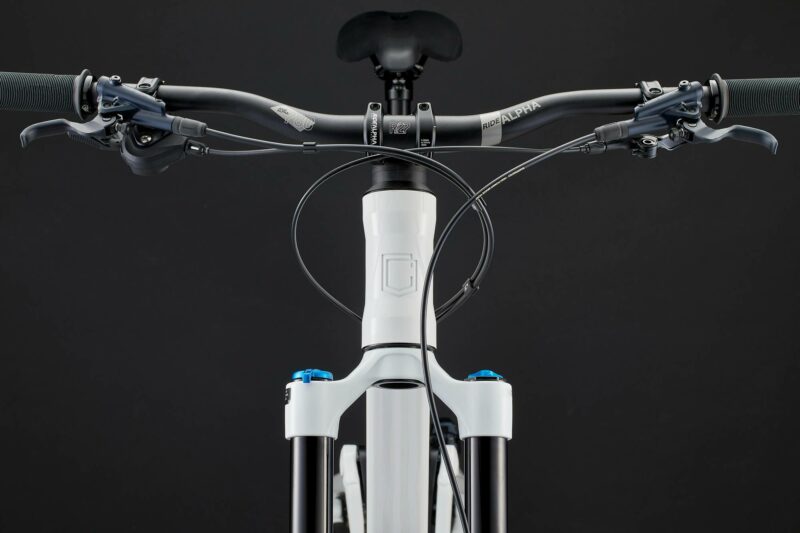 META V5 ESSENTIAL PURE WHITE - Imagen 9