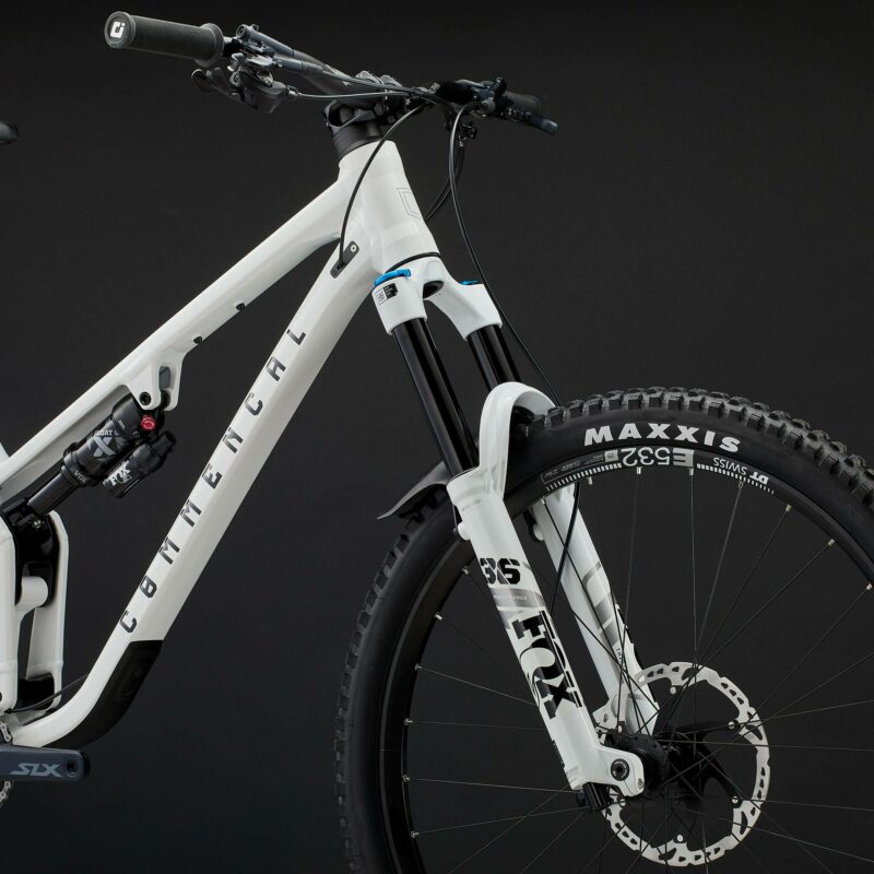 META V5 ESSENTIAL PURE WHITE - Imagen 4