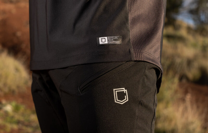 PANTALÓN COMMENCAL NEGRO/GRIS - Imagen 8