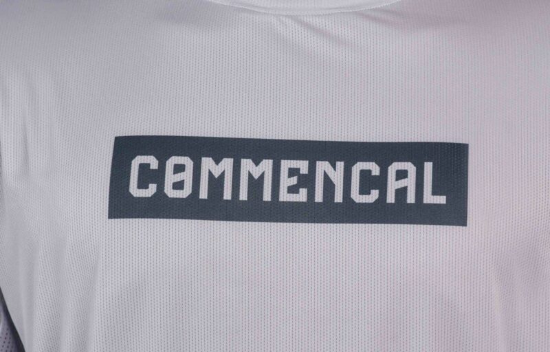 JERSEY COMMENCAL LIGHTECH MANGA CORTA CORPORATE GREY - Imagen 2