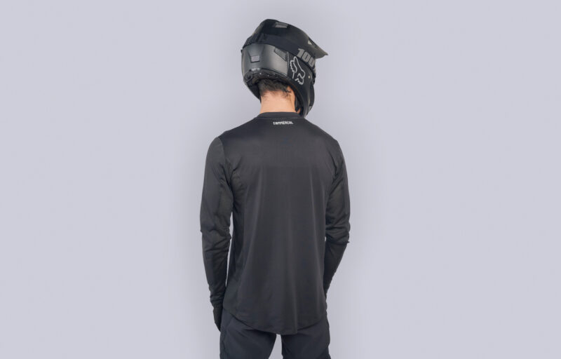 JERSEY COMMENCAL LIGHTECH MANGA LARGA CORPORATE BLACK - Imagen 3