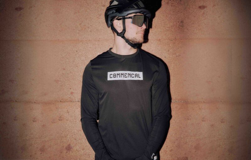 JERSEY COMMENCAL LIGHTECH MANGA LARGA CORPORATE BLACK - Imagen 2
