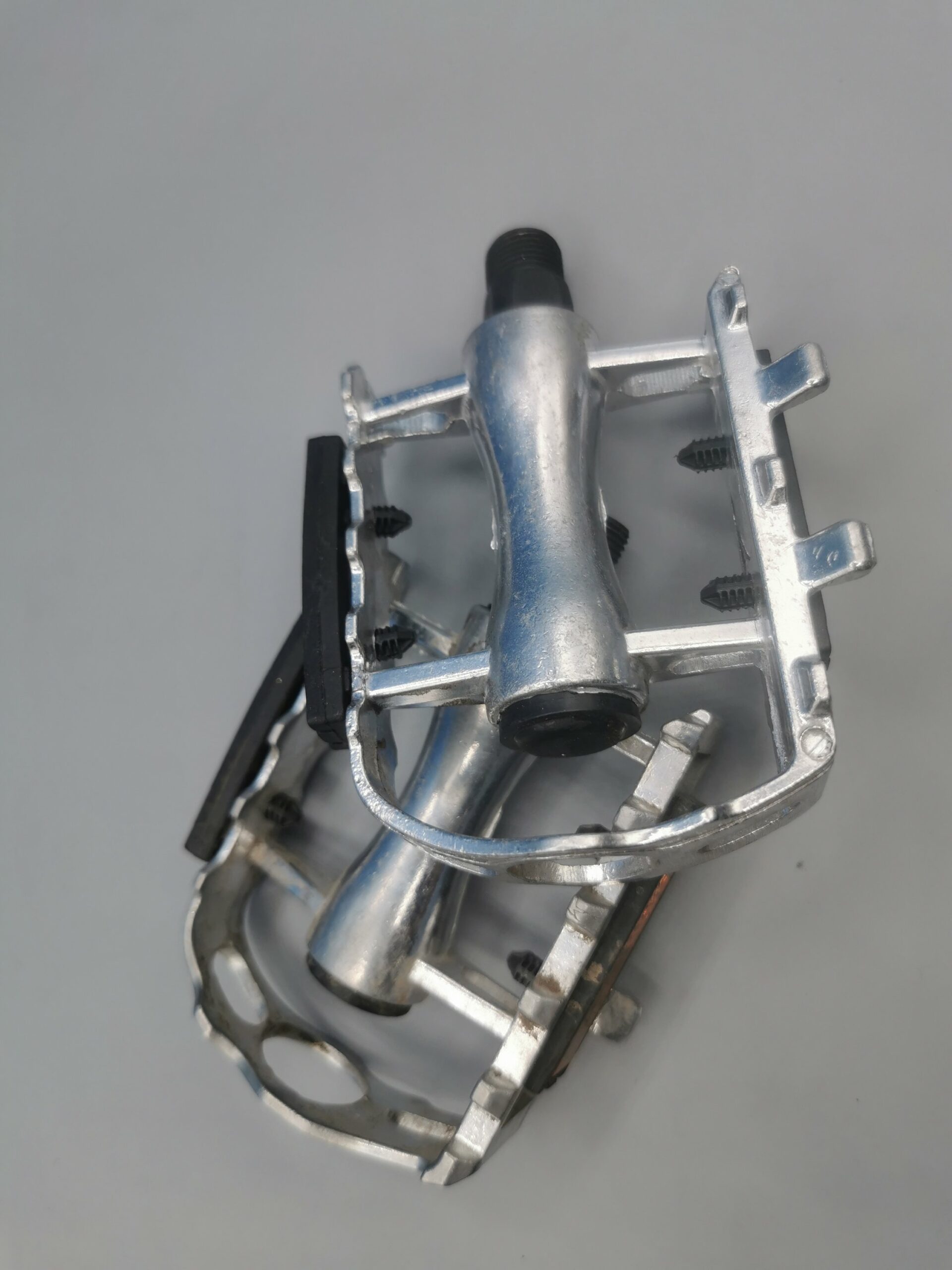 Pedales básicos para cualquier bicicleta - Imagen 2